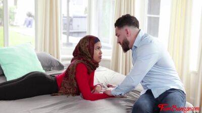 Innocent muslim sister in hijab pounds stepbro- Maya Farrell - sunporno.com