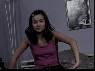 Smiling Asian waits in bed to get fucked - sunporno.com - Usa