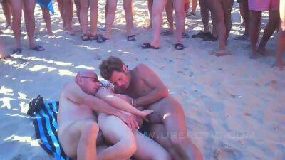 Group Fucking Love Making On The Beach - Gangbang - sunporno.com