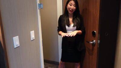 Horny Hotel Receptionist Lets Guest Use Her Holes - sunporno.com