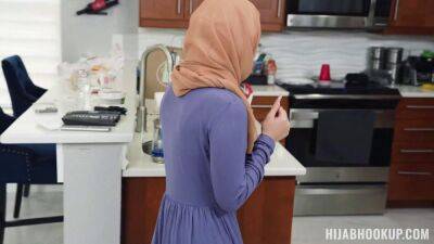 Beautiful hijab girl steal some money from her boss - sunporno.com