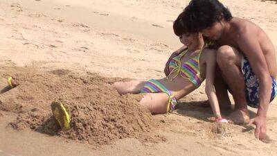 Very Skinny Asian Girl Makes Love With Her BF On The Beach - sunporno.com - Japan