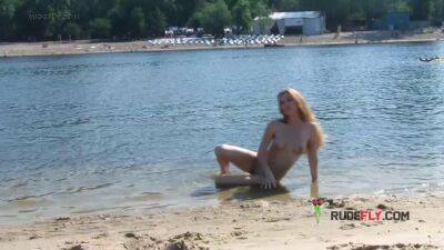 Nude beach girl has such a hot body and such a sexy little ass - sunporno.com