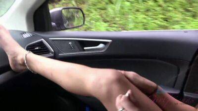 Intimacy In Car During Vacations - sunporno.com