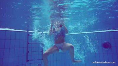 Sexy tight teen Marusia swims naked underwater - sunporno.com - Russia