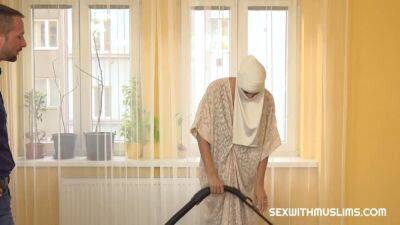Muslim maid in white gets hardcore penetration - sunporno.com - Czech Republic