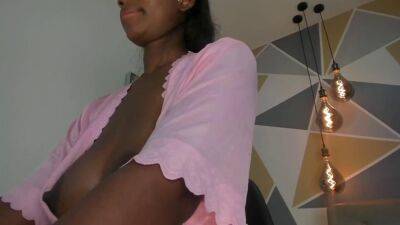 Busty Ebony sucks her big chocolate nipples on cam - sunporno.com