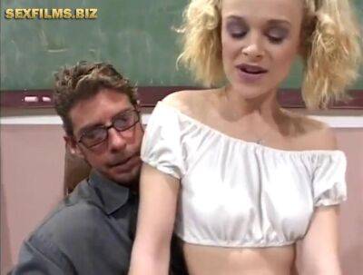 Scoolgirl's sex lesson in the classroom - sunporno.com