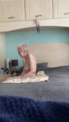 Sexy grateful old granny - pornoxo.com