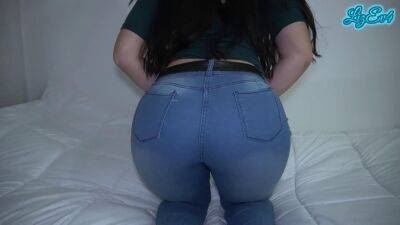 tremendous ass of my friend's girlfriend with tight jeans. real orgasm and creampie. She left my semen inside her pussy - sunporno.com - India