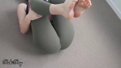 Chick in yoga pants would like to have sex instead of doing her workout routine - sunporno.com