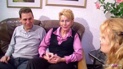 OLD GERMAN COUPLE FUCK IN FRONT OF MATURE NEIGHBOUR WOMAN - sunporno.com - Germany