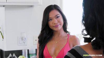 Hot Asian Girl's Boyfriend Meets Mommy For The First Time - sunporno.com - Usa