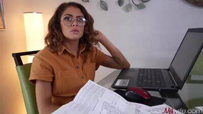 Sexy latina secretary loves to earn extra money fucking her boss in the office after hours - sunporno.com