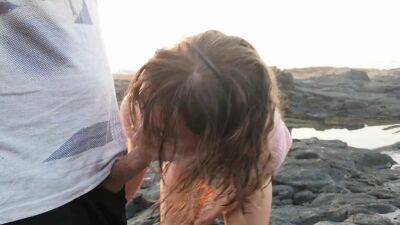 A Quick Blowjob on the beach with people close by - sunporno.com