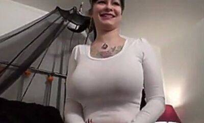 amatrice tatoued emo show huge bra and boobs - sunporno.com