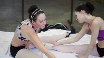 Flexible ballerina dancers Ashley Stone and Jenna J. Ross have sex - sunporno.com