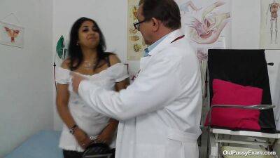 Old and fat gyno doctor exams latina chubby girl - sunporno.com