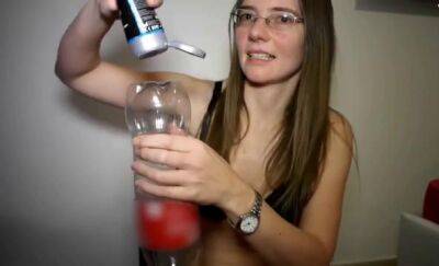 German girl shows her taking 2 liter bottle into vagina - sunporno.com - Germany