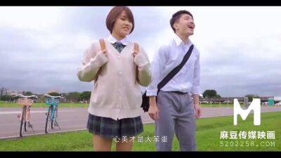 Nerdy Chinese girl fucks with her classmate at his place - sunporno.com - China