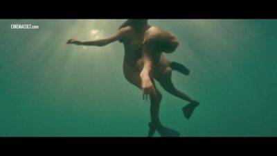 Nude Celebrities - Underwater Scenes - sunporno.com