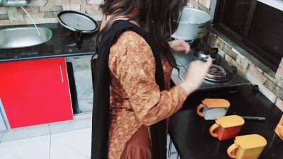 Desi Housewife Fucked Roughly In Kitchen While She Is Cooking With Hindi Audio - sunporno.com - Pakistan