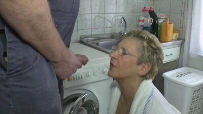 Angie - Angie German housewife pissing in kitchen - sunporno.com - Germany