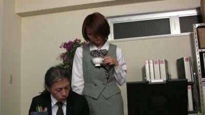 Hard-working Asian secretary satisfies her boss totally - sunporno.com - Japan