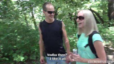 Two dudes invite their girlfriends for sex picnic in forest - sunporno.com - Czech Republic