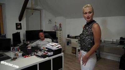 Girl might be hired after threesome in the office - sunporno.com - Germany