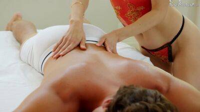 Kalina Ryus client massage turns sensual - sunporno.com - Japan