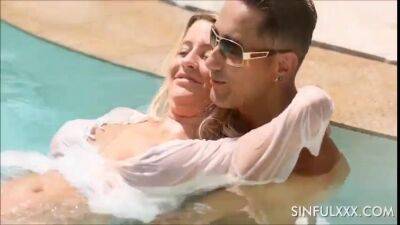 Red-Hot wifey Sienna gets two stiffys in the pool - sunporno.com
