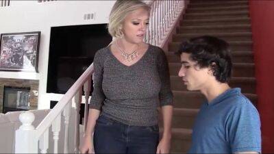 Stepson Is Leaving Home, But Stepmom Gives Her Snatch To Stay - sunporno.com