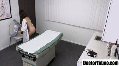 Teen brunette gets her pussy licked and fucked by perv doctor - sunporno.com