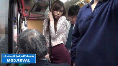 Japanese Public Sex In The Bus - sunporno.com - Japan