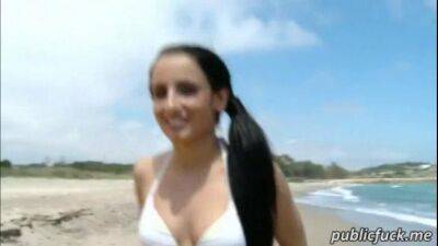 Sexy babe Kerry pounded by the beach - sunporno.com