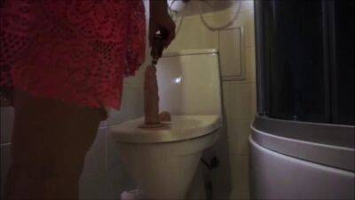 She bounces on a dildo in the bathroom while i film - sunporno.com