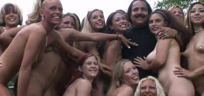 Ron Jeremy And A Bunch Of Girls - inxxx.com
